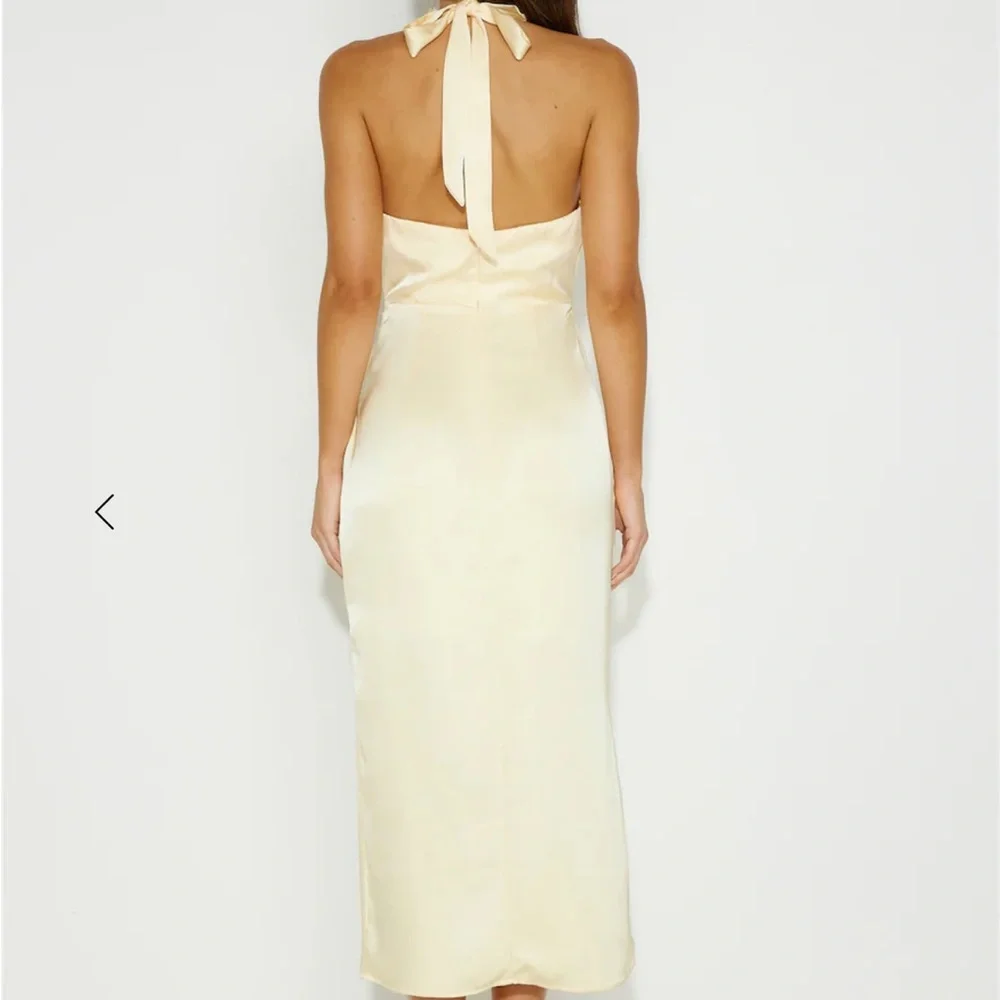 Elegant Cream Halter Dress - Picture 2 of 4